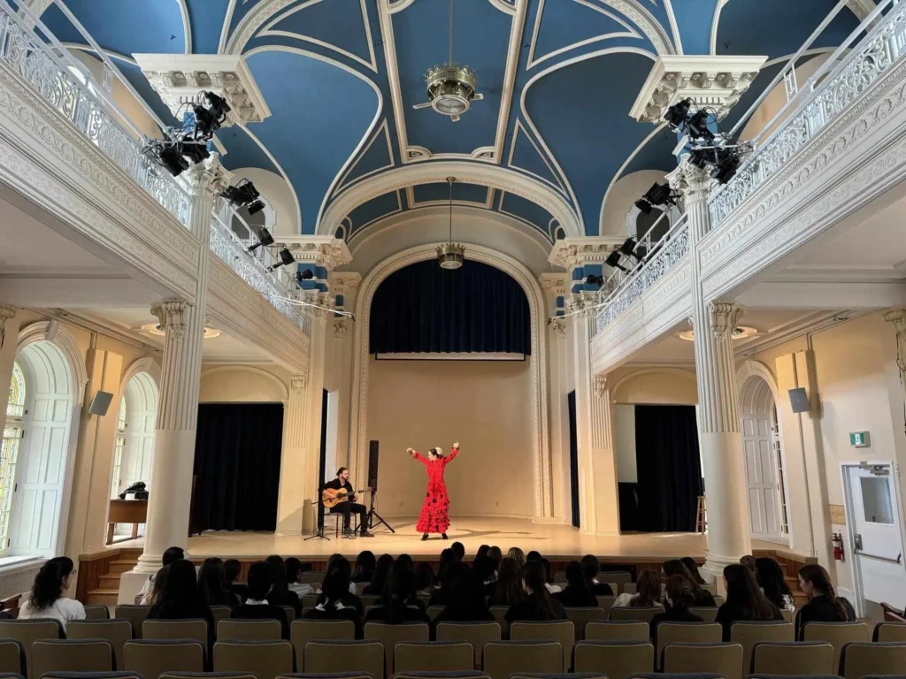 Portrait d'Aurélie Brunelle, danseuse, chorégraphe et pédagogue en flamenco à Montréal